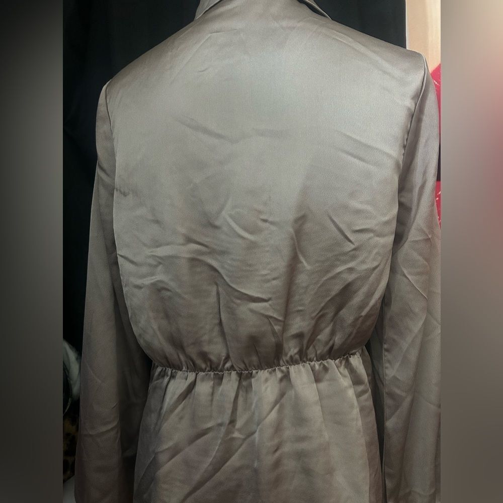 blouse - Picture 2 of 3